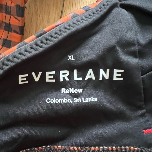 Everlane Black and Orange Garment - Picture 4 of 4